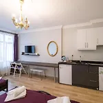 Frame & Suites Hotel