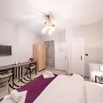 Hotel Frame & Suites *