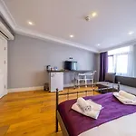 Frame & Suites Hotel