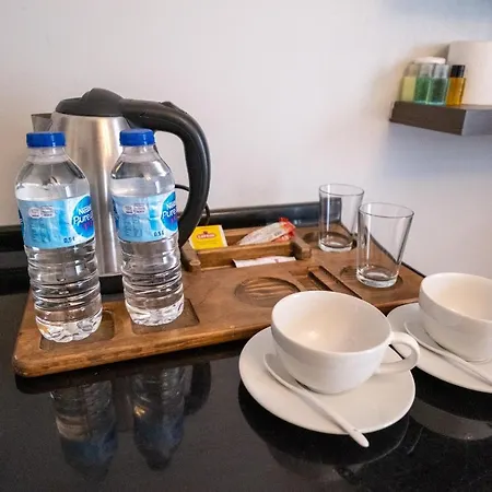 Отель Frame & Suites *