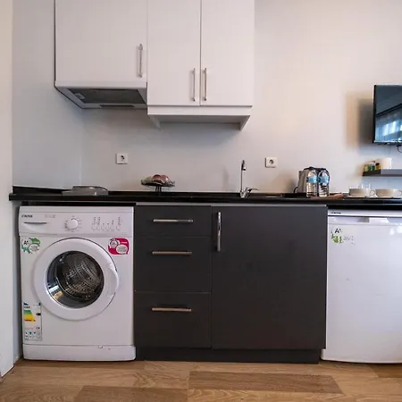 Отель Frame & Suites *