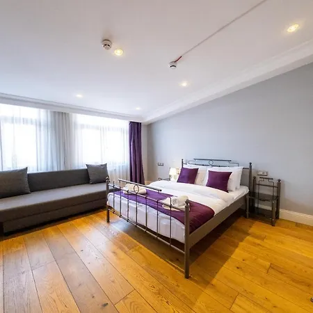 Отель Frame & Suites *