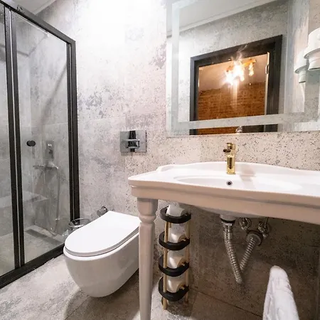 Frame & Suites Otel *