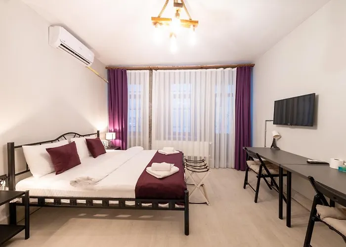 Hotel Frame & Suites