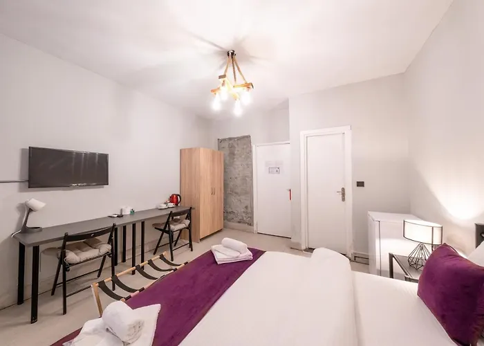 Hotel Frame & Suites *