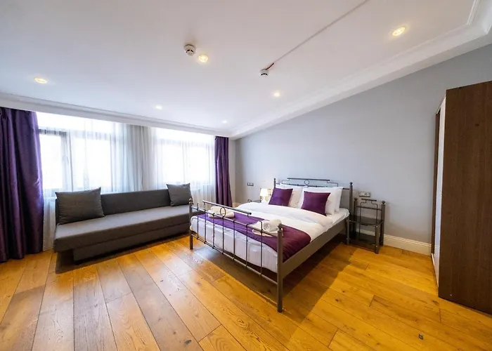 Hotel Frame & Suites *