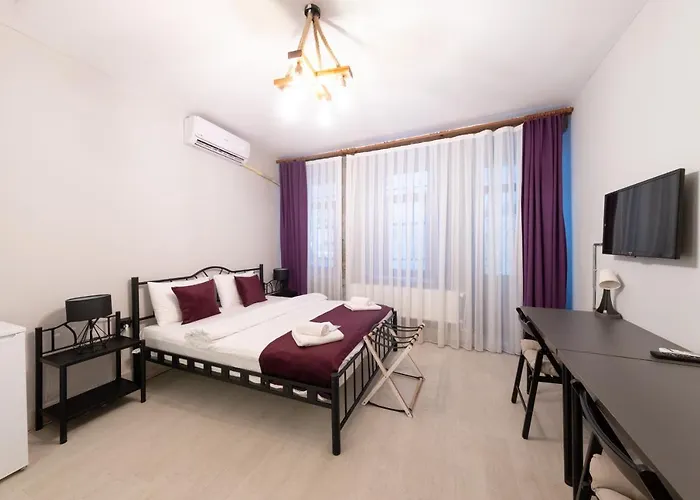 Hotel Frame & Suites