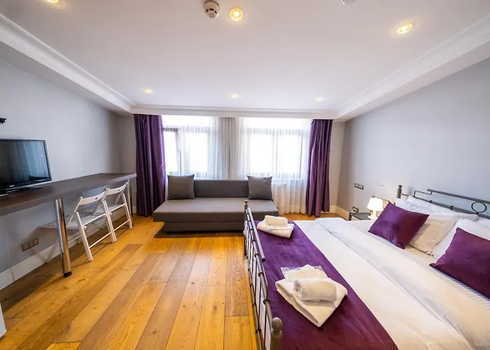 Hotel Frame & Suites