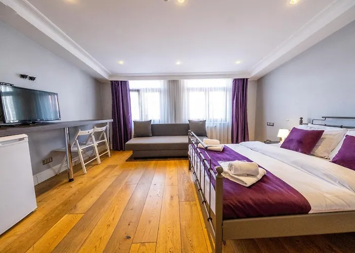 Hotel Frame & Suites