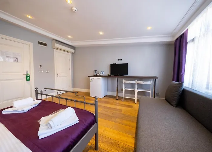 Hotel Frame & Suites