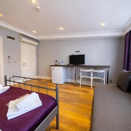 Szálloda Frame & Suites